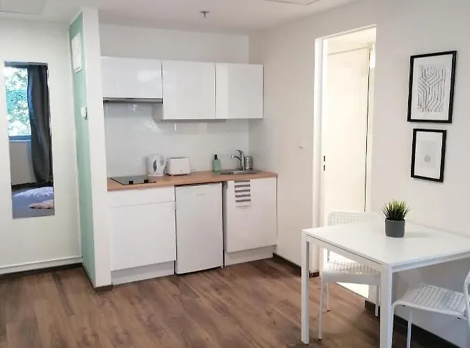 מלון דירות Park 4*