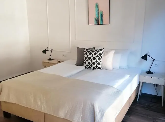 Park מלון דירות 4*