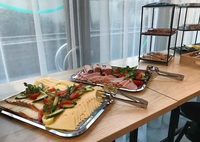 Park מלון דירות 4*