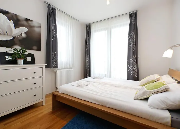 Park מלון דירות 4*